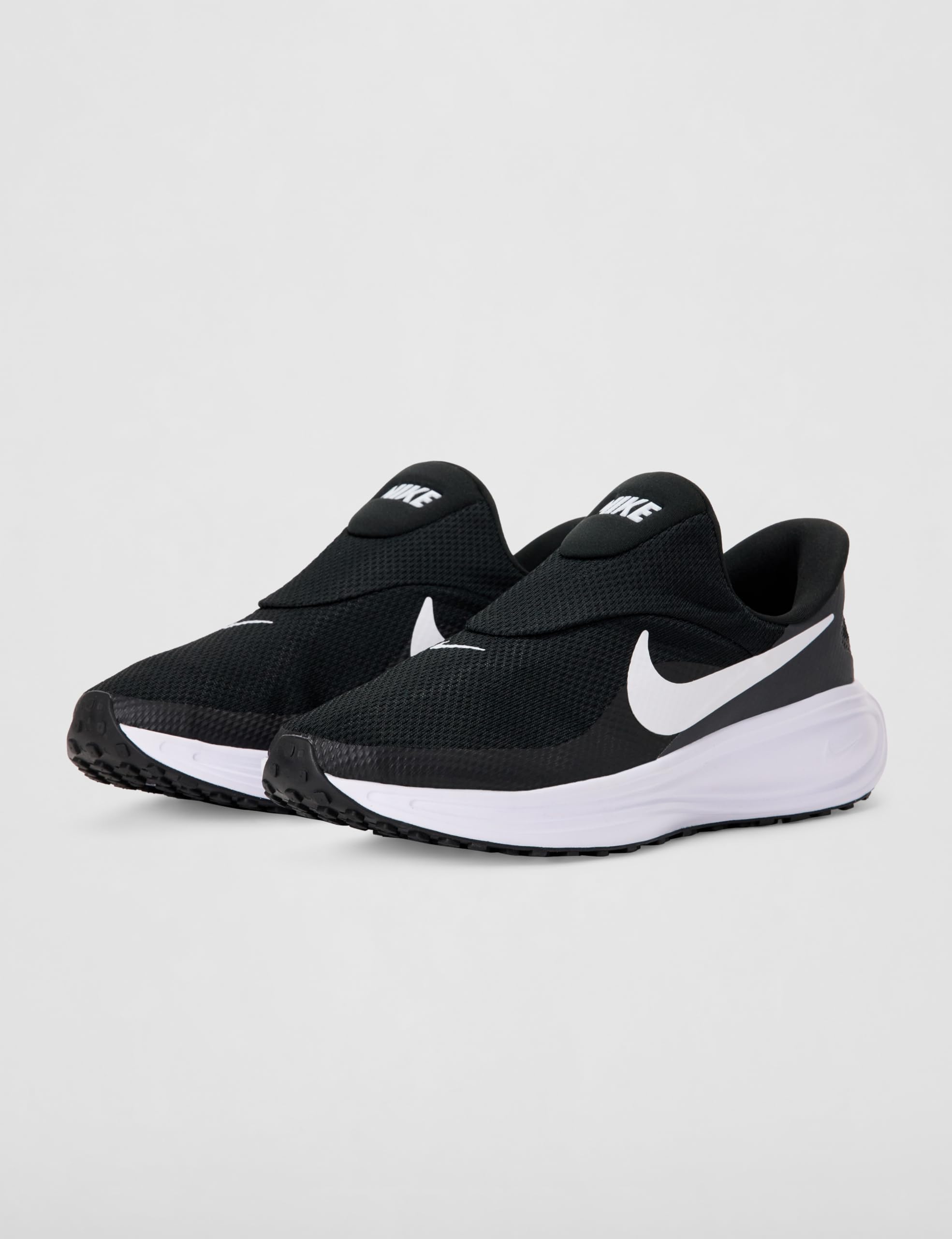 Nike Revolution 8 – Unisex Trainer (Black)