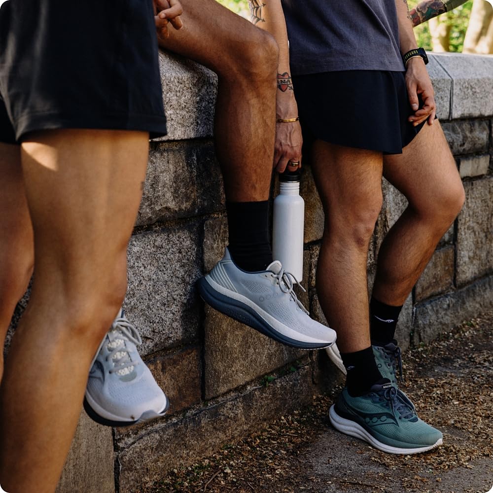 Saucony Men's Triumph 23 Wide Sneaker