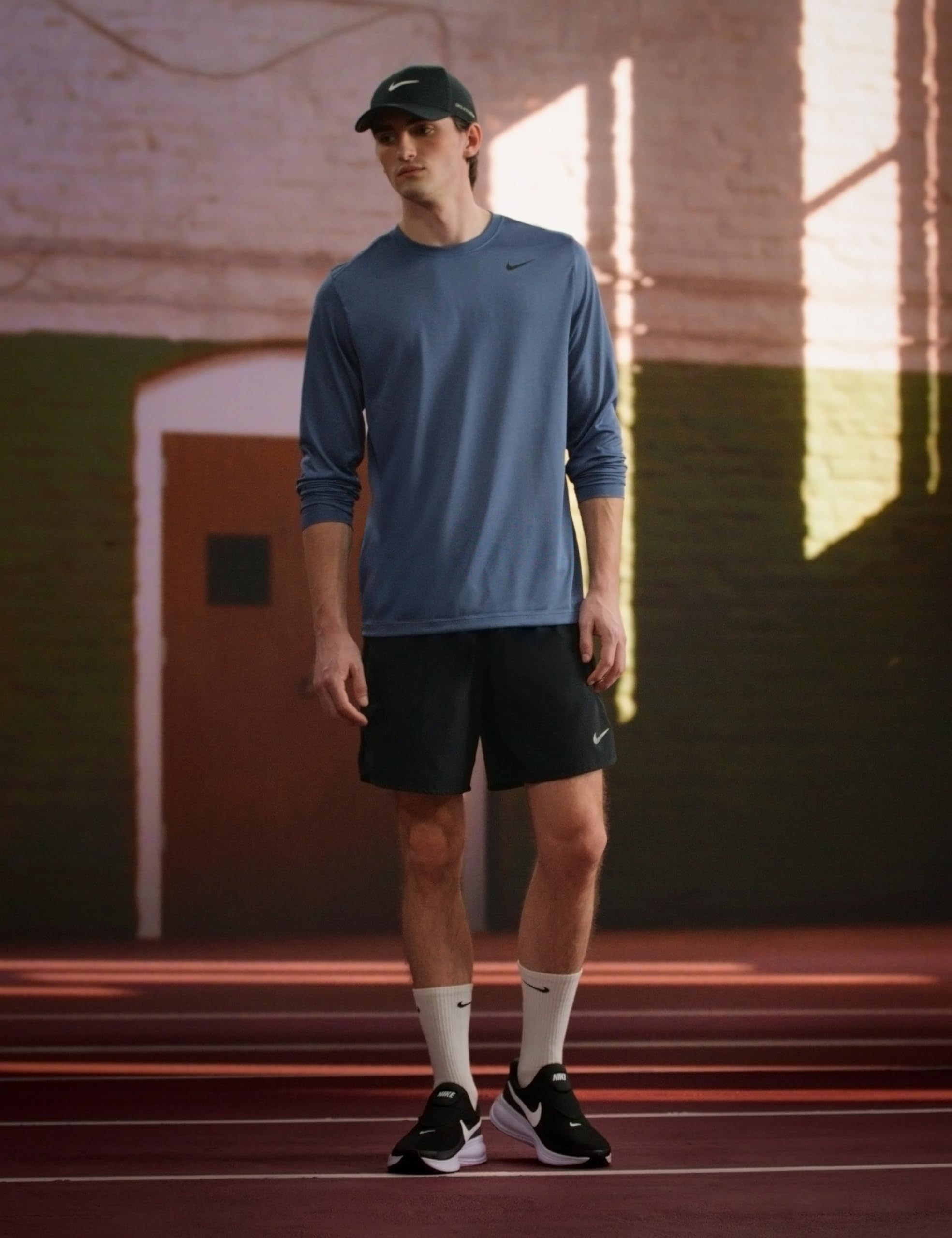 Nike Revolution 8 – Unisex Trainer (Black)